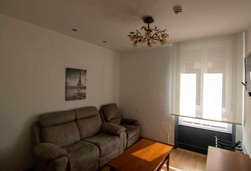 דירת שלושה חדרים, Apartamento Paris