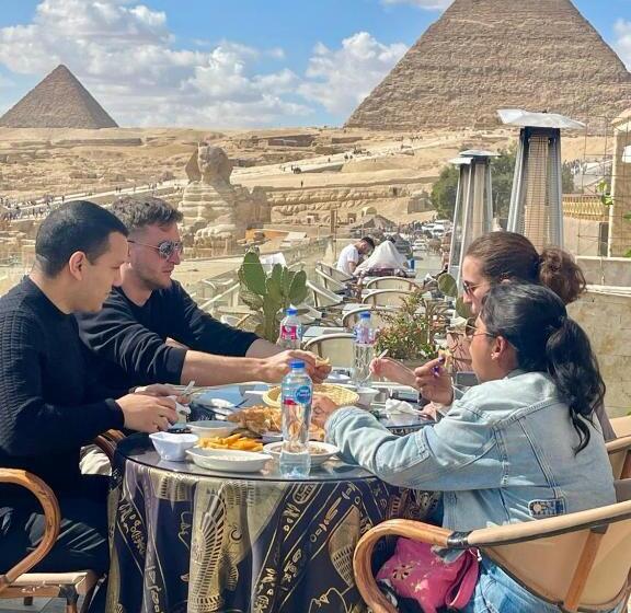 اتاق لوکس, Queen Pyramids View