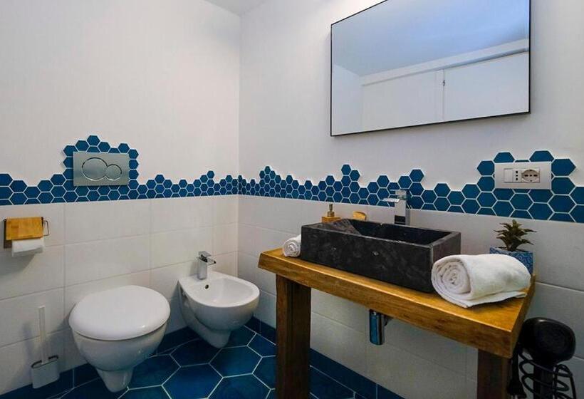 اتاق لوکس با تخت بزرگ, Numero20 B&b