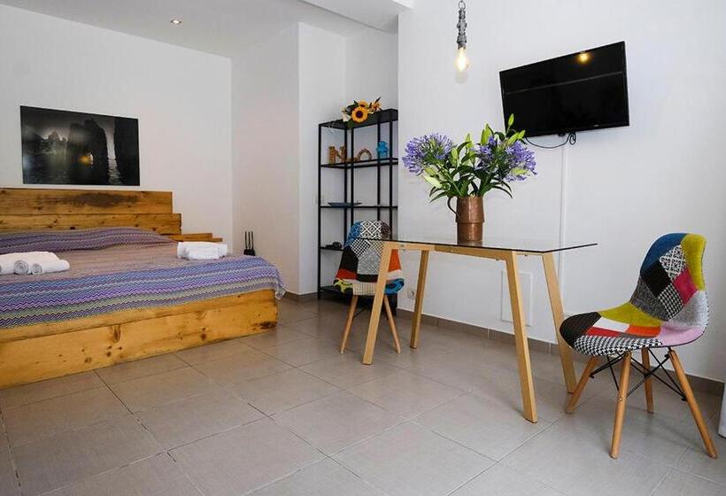 اتاق لوکس با تخت بزرگ, Numero20 B&b