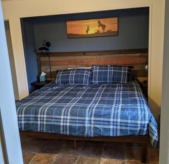 آپارتمان 3 خوابه, Slackwater Inn