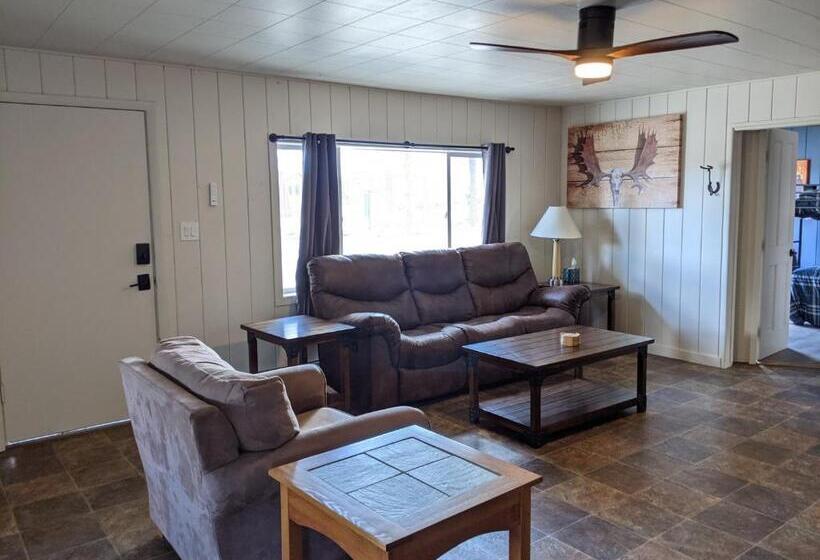 آپارتمان 3 خوابه, Slackwater Inn