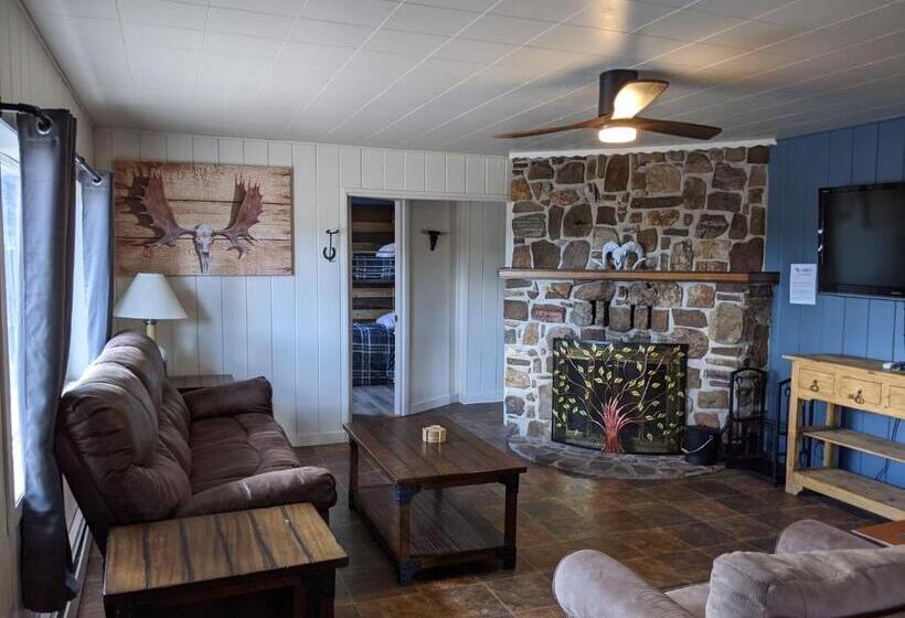 آپارتمان 3 خوابه, Slackwater Inn