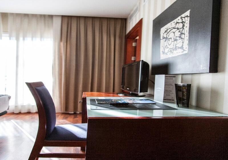 Quarto Superior, Jaz Makadina