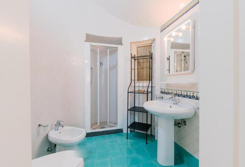 آپارتمان 1 خوابه با بالکن و چشم‌انداز دریا, Residence Villa Rosa