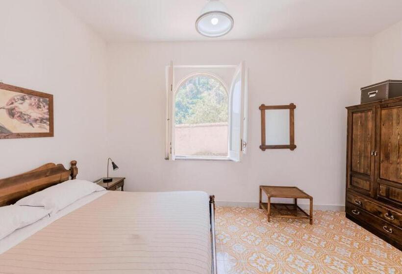 带一个卧室和一个阳台的海景公寓, Residence Villa Rosa