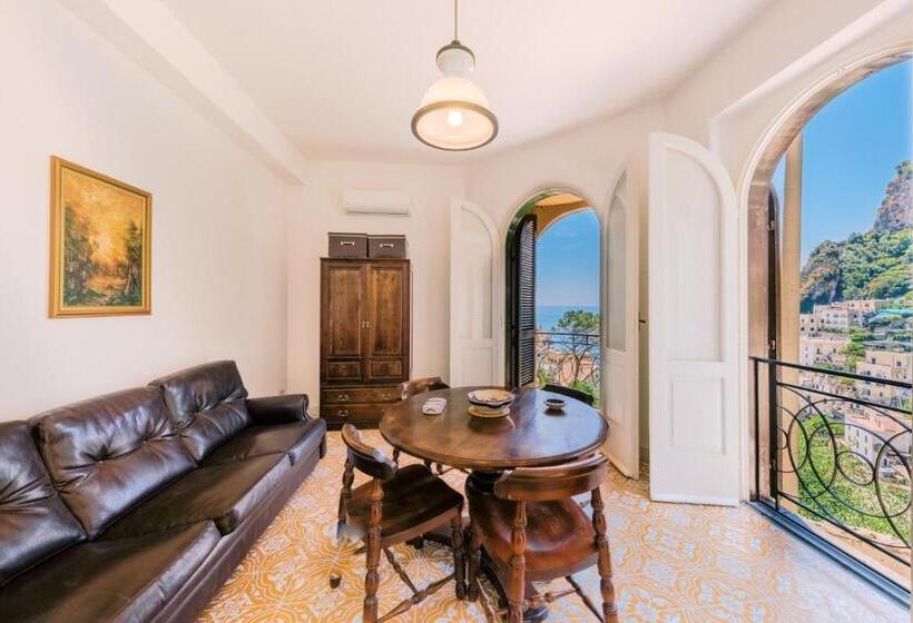 带一个卧室和一个阳台的海景公寓, Residence Villa Rosa