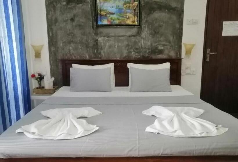 Семейный Номер Вид на Море, Le Petit Hotel & Restaurant