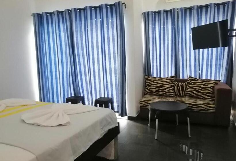 Номер Стандарт с Балконом, Le Petit Hotel & Restaurant