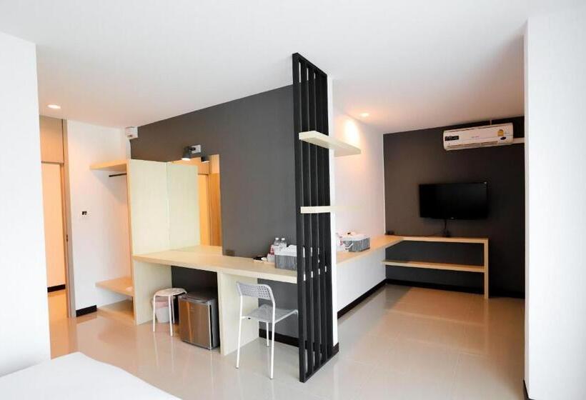 استودیو خانوادگی, The Rest Hotel   ประจวบ
