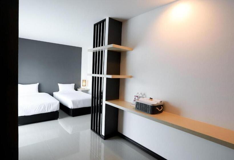 استودیو خانوادگی, The Rest Hotel   ประจวบ