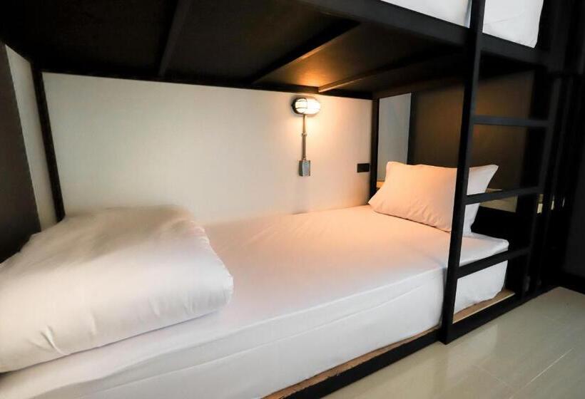 استودیو خانوادگی, The Rest Hotel   ประจวบ