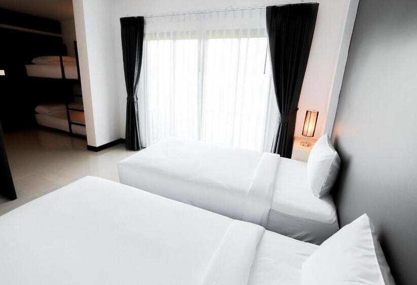 استودیو خانوادگی, The Rest Hotel   ประจวบ