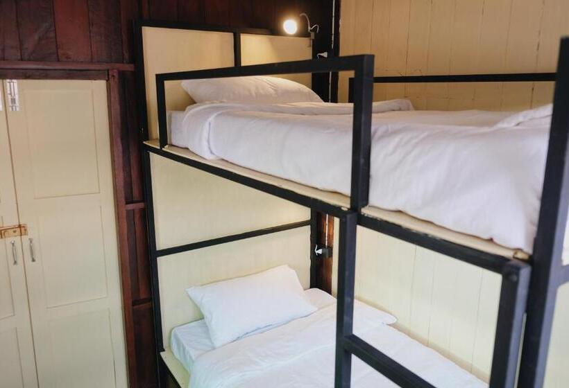 스탠다드 룸 공동 욕실, บ้านเสงี่ยม มณี Baan Sa Ngiam Manee
