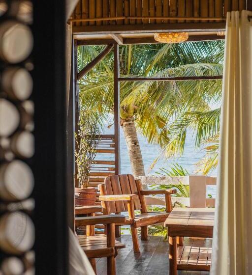 Бунгало Deluxe, Amami Beachfront Villa With Private Beach