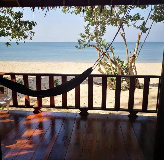 Семейное Бунгало, Cha Cha Bungalow
