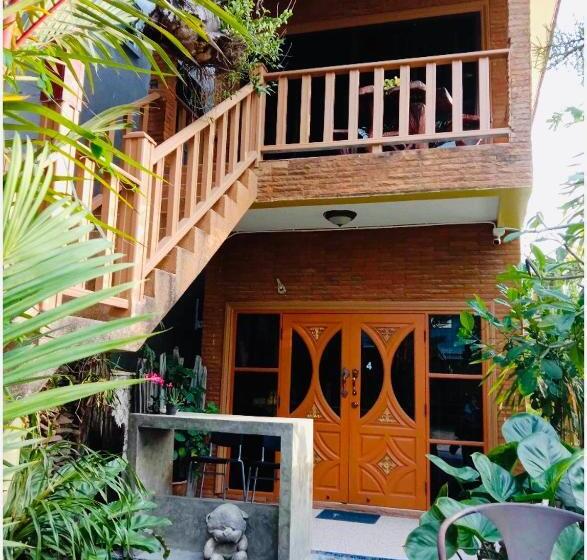 اتاق استاندارد, Golf House