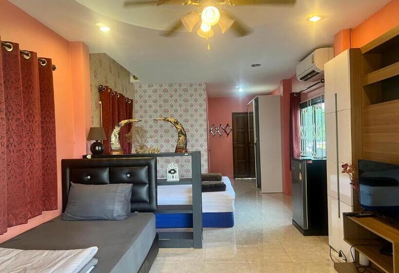 اتاق سوپریور سه تخته, Golf House
