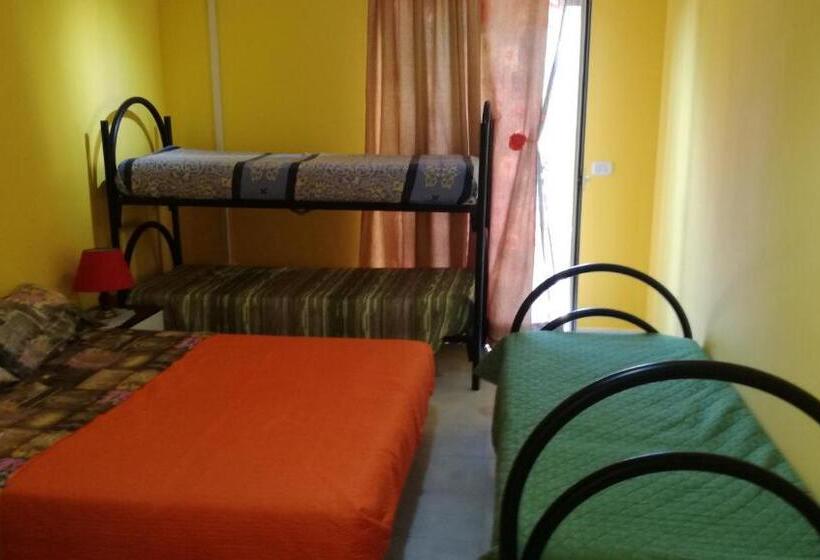 اتاق استاندارد چهارنفره با بالکن, B&b Etneo
