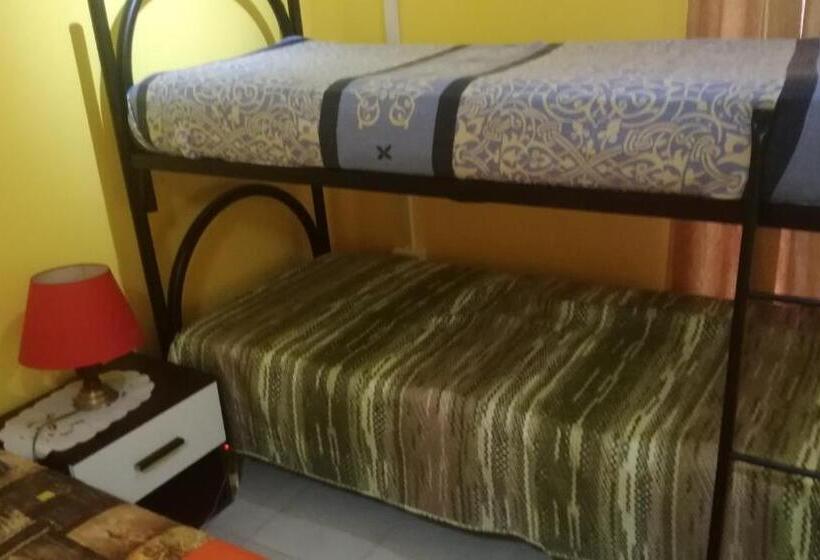 اتاق استاندارد چهارنفره با بالکن, B&b Etneo
