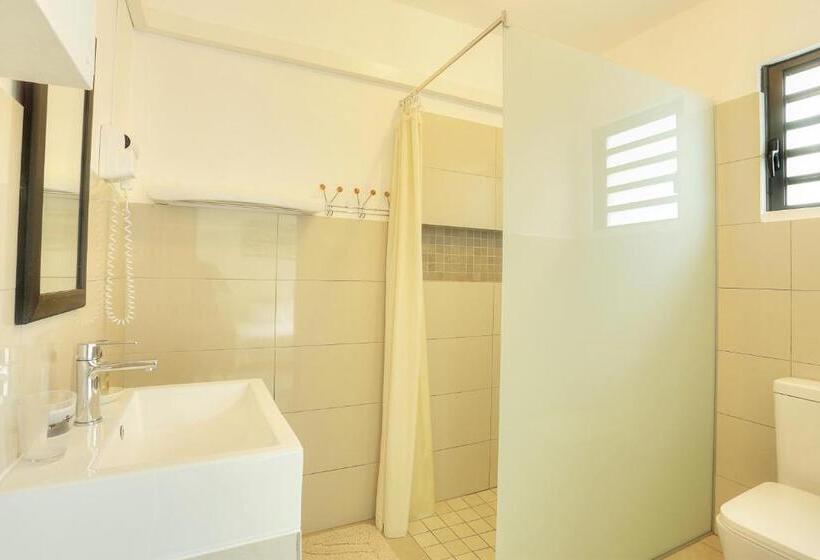 اتاق استاندارد با چشم‌انداز باغ, Auberge Seafever