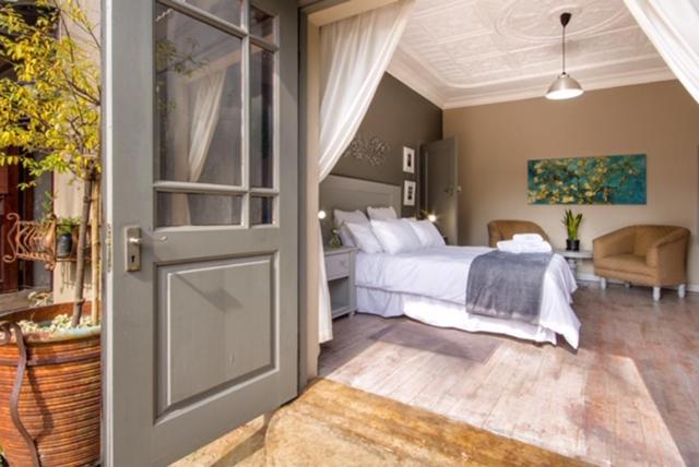 استودیوی استاندارد با تخت دوبل, Studio Gray