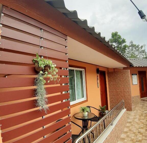 اتاق استاندارد با چشم‌انداز استخر, The Windsor Boutique Resort