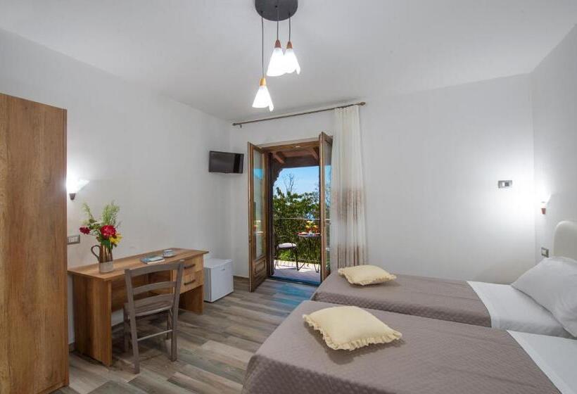Quarto Triplo Clássico, Il Casale Del Contadino