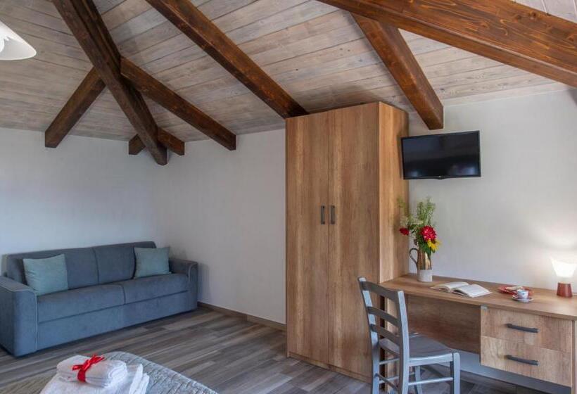 Quarto Quádruplo Clássico, Il Casale Del Contadino