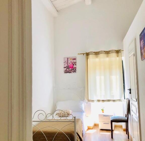 اتاق راحتی سه تخته, La Casa Del Barocco