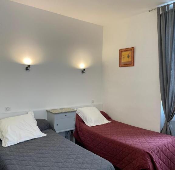חדר משפחתי נוף לגינה, Hôtel Du Clos Fleuri