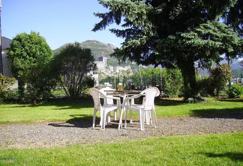 חדר משפחתי נוף לגינה, Hôtel Du Clos Fleuri