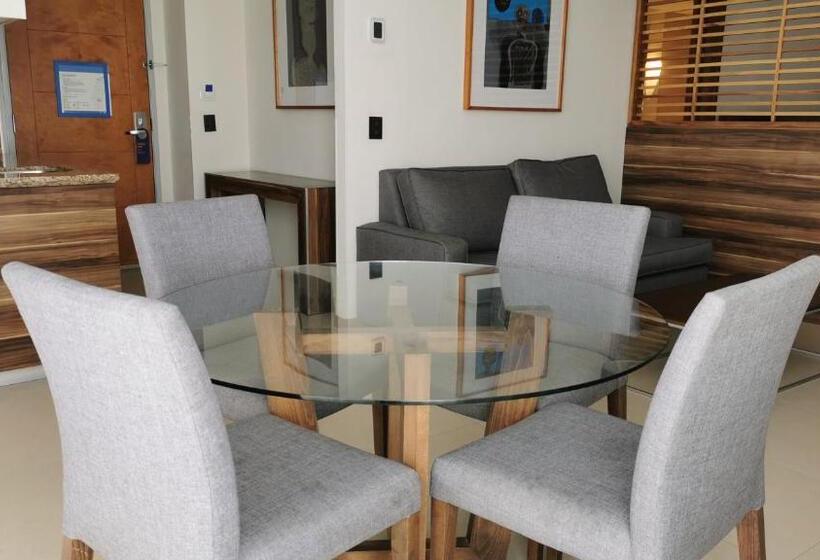 سوئیت با تخت بزرگ, Holiday Inn Express Puerto Vallarta, An Ihg