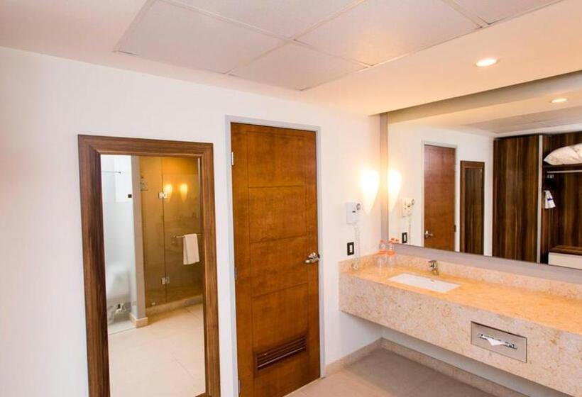 سوئیت با تخت بزرگ, Holiday Inn Express Puerto Vallarta, An Ihg