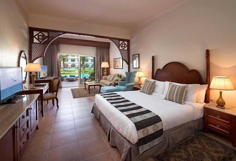 Swim-up suite, Baron Palace Sahl Hasheesh