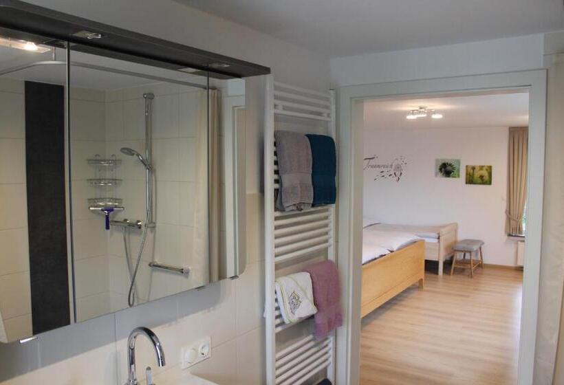 Апартаменты 1 Спальня с Видом, Ferienwohnung & Gästezimmer Schrichten