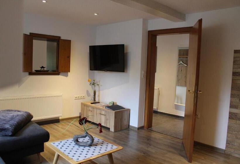 Апартаменты 1 Спальня с Видом, Ferienwohnung & Gästezimmer Schrichten