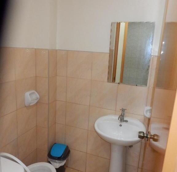اتاق اکونومی, Sunshine Paradise Inn