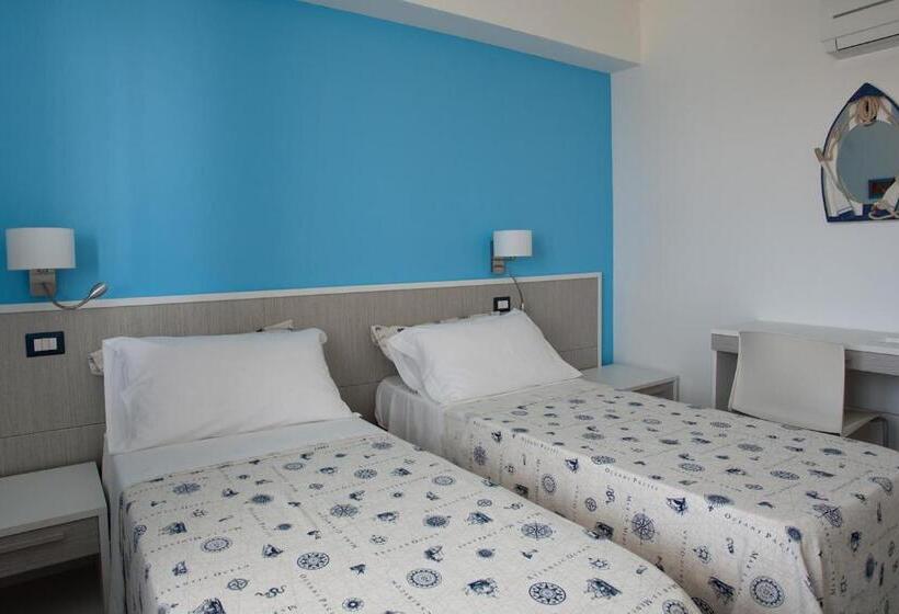 オーシャンビュースタンダードルーム, B&b A Due Passi Dal Mare