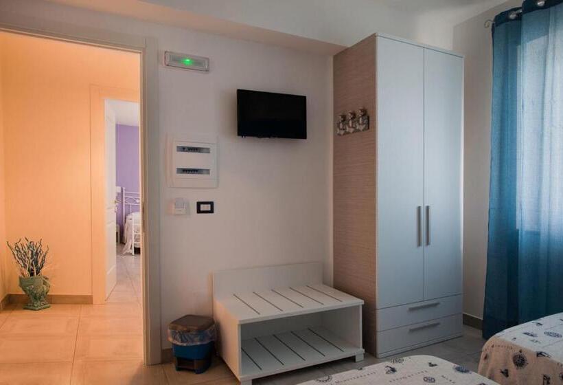 オーシャンビュースタンダードルーム, B&b A Due Passi Dal Mare