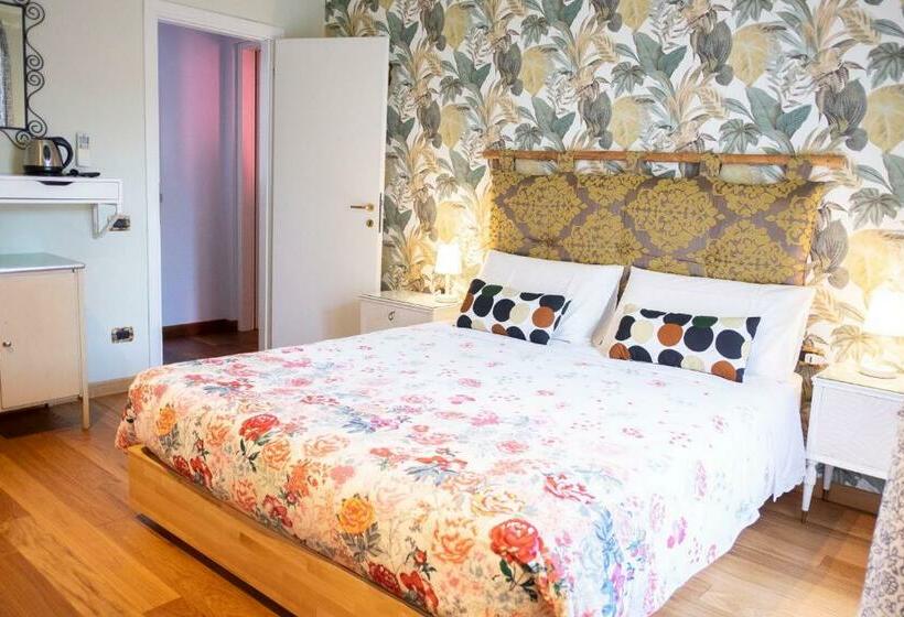 اتاق استاندارد با بالکن, B&b Anastagi