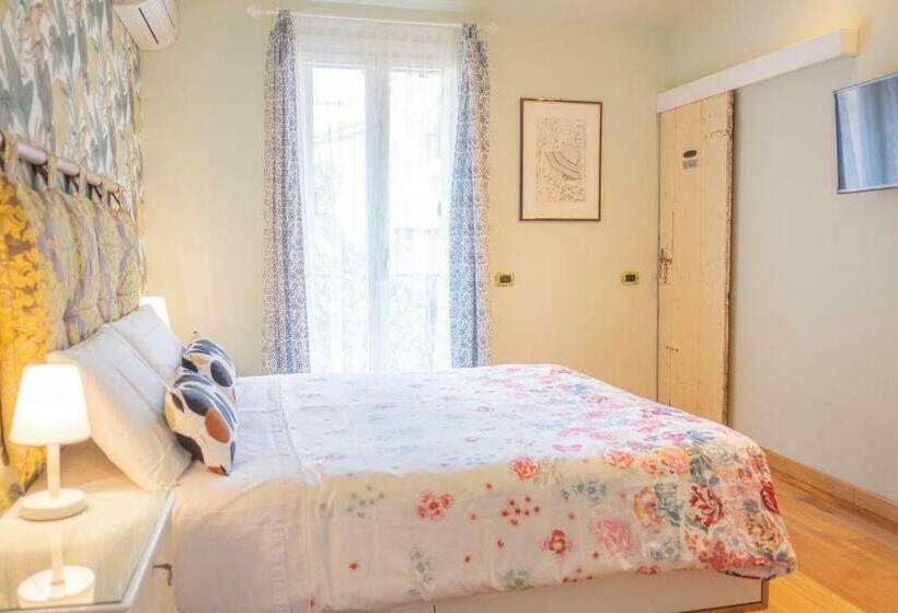 اتاق استاندارد با بالکن, B&b Anastagi