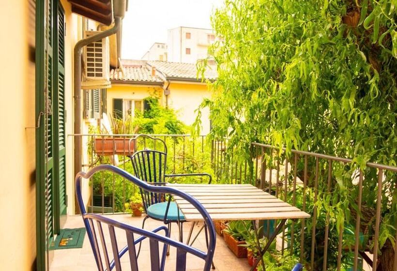 اتاق استاندارد با بالکن, B&b Anastagi
