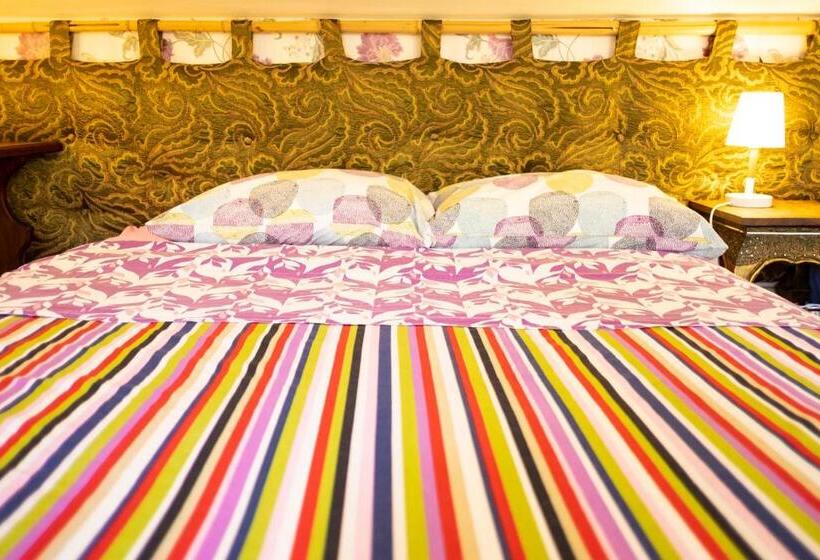 اتاق استاندارد با چشم‌انداز باغ, B&b Anastagi