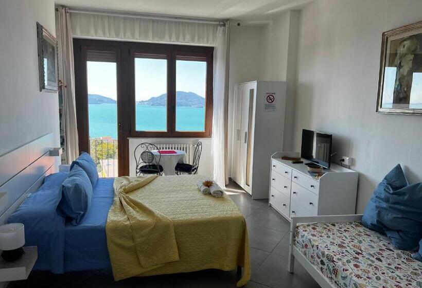 اتاق لوکس با چشم‌انداز دریا, B&b Camera Bellavista