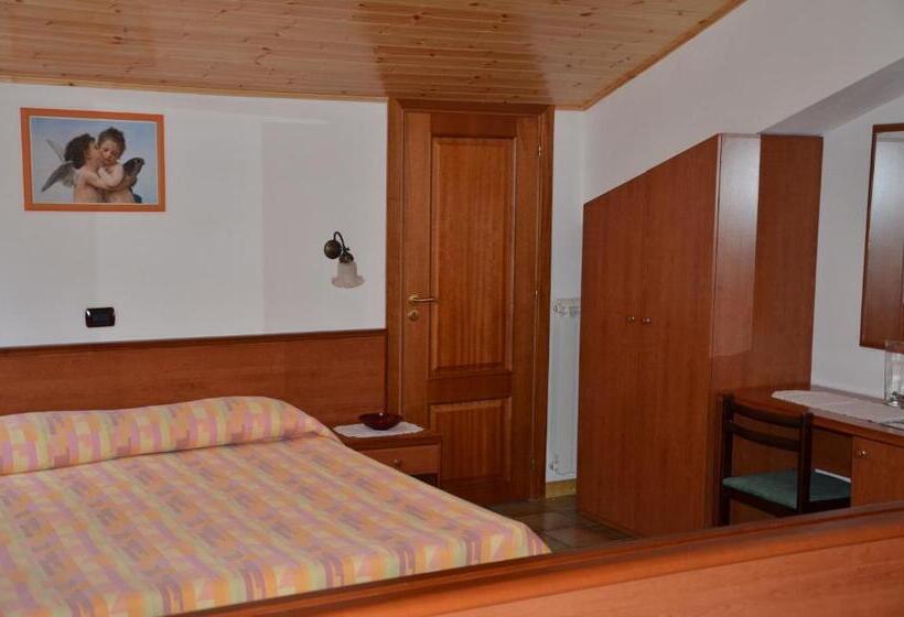 اتاق استاندارد چهارنفره با بالکن, B&b Villa Calagioli