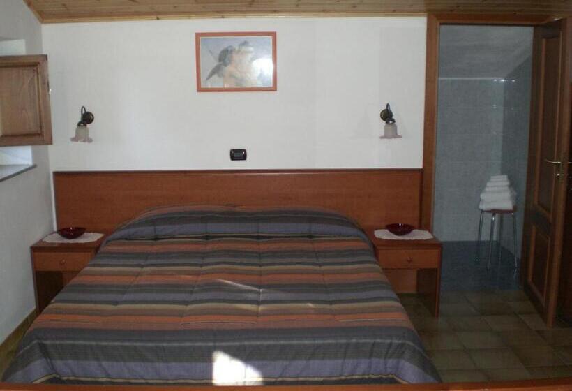 اتاق استاندارد چهارنفره با بالکن, B&b Villa Calagioli