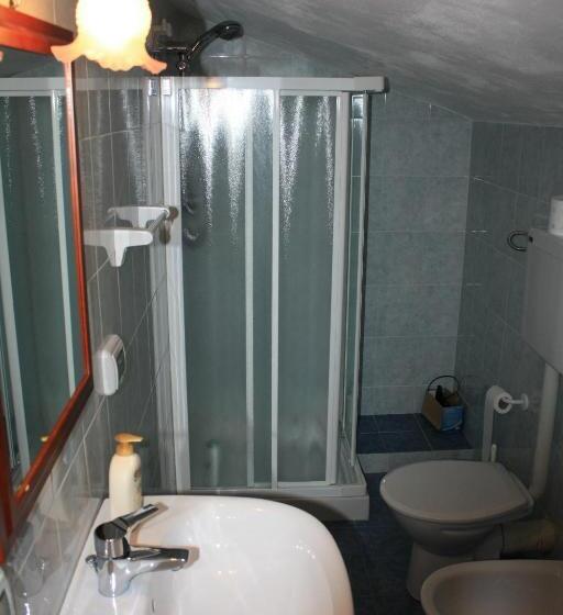 اتاق استاندارد چهارنفره با بالکن, B&b Villa Calagioli