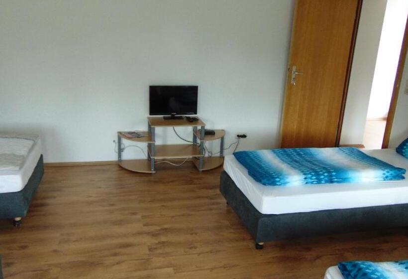 Номер Стандарт Четырехместный Совместный Санузел, Hostel Schützenbrücke
