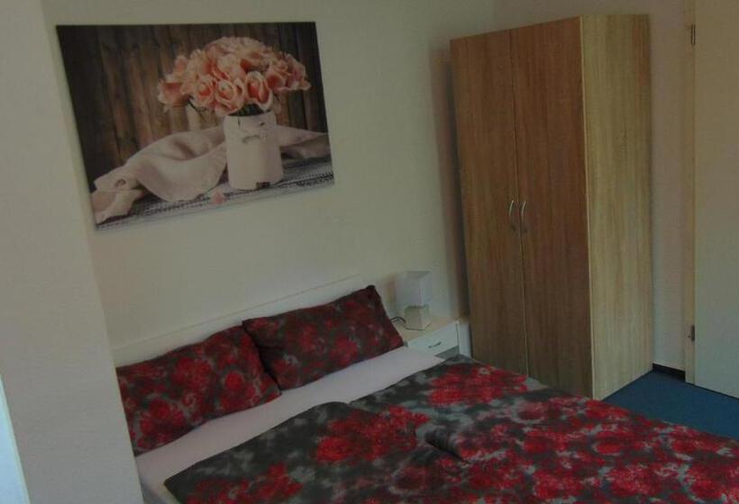 Студия Стандарт, Hostel Schützenbrücke